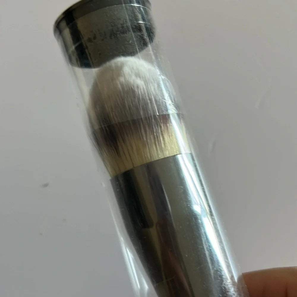 IT COSMETICS Heavenly Luxe Complexion Master Brush #16